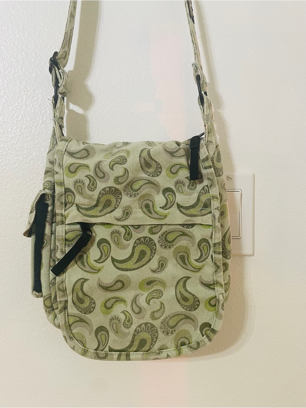 KAVU Crossbody‎ Bag – Green Paisley Canvas Shoulder Bag